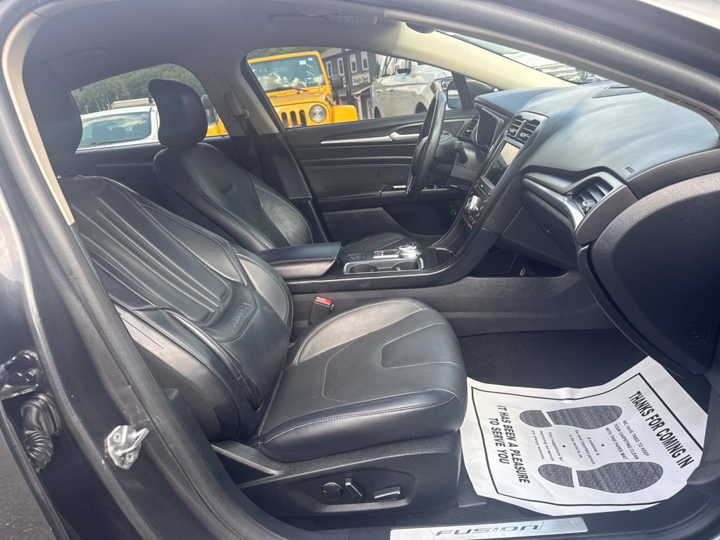 Used 2019 Ford Fusion Energi Titanium FWD image 33