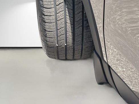 Used 2023 Cadillac XT4 Luxury w/ Cold Weather Package FWD image 41