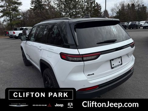 Used 2023 Jeep Grand Cherokee Altitude image 6