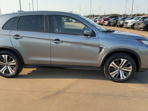 Used 2024 Mitsubishi Outlander Sport SE image 2