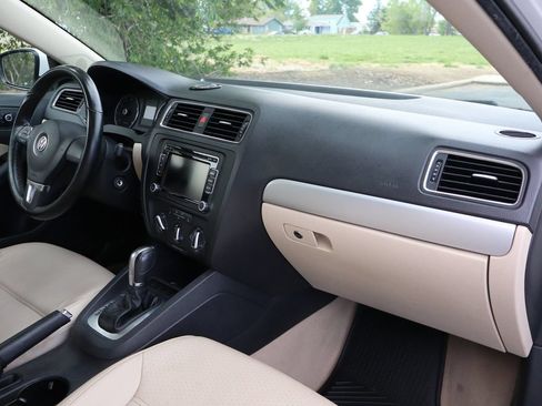 Used 2013 Volkswagen Jetta SE FWD image 17