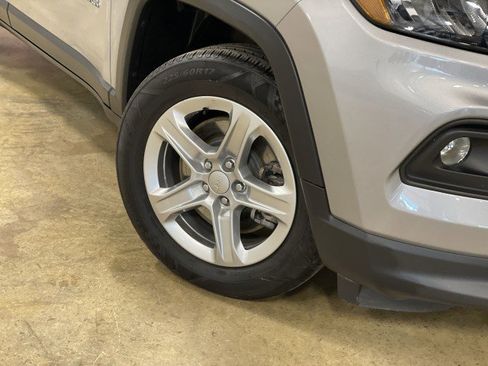 Used 2024 Jeep Compass Latitude image 11