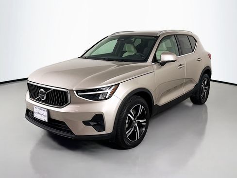 Used 2023 Volvo XC40 B5 Plus w/ Climate Package AWD/4WD image 1