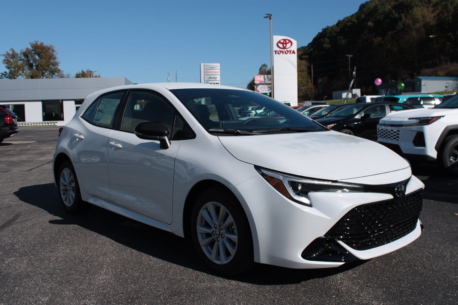 New 2027 Toyota Corolla SE FWD image 3