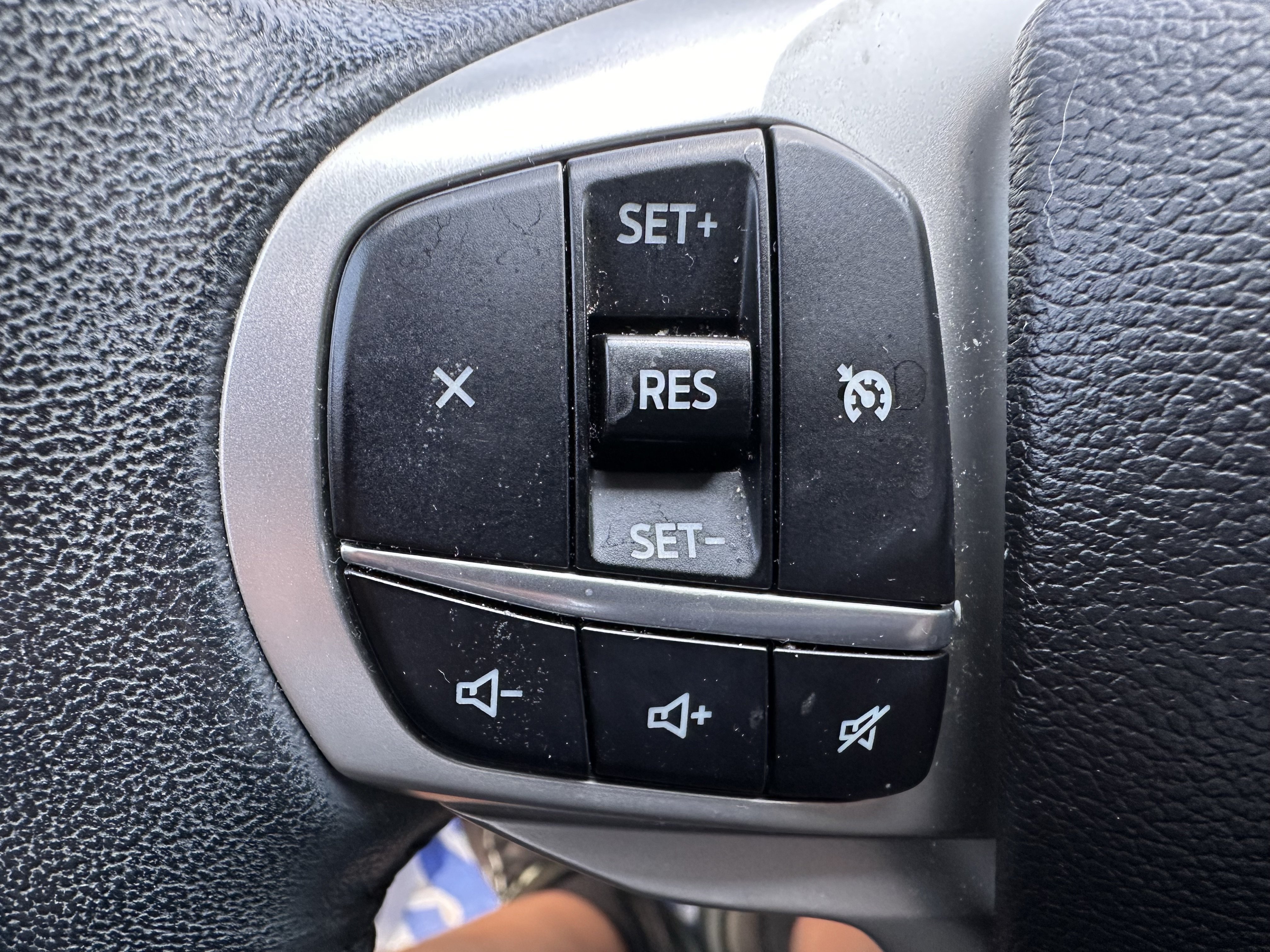 Used 2022 Ford Explorer XLT AWD/4WD image 21