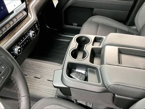 New 2026 GMC Sierra 2500 SLE AWD/4WD image 9