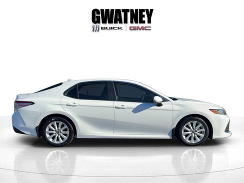 Used 2020 Toyota Camry LE image 7