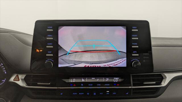 Used 2023 Toyota Sienna XLE AWD/4WD image 32