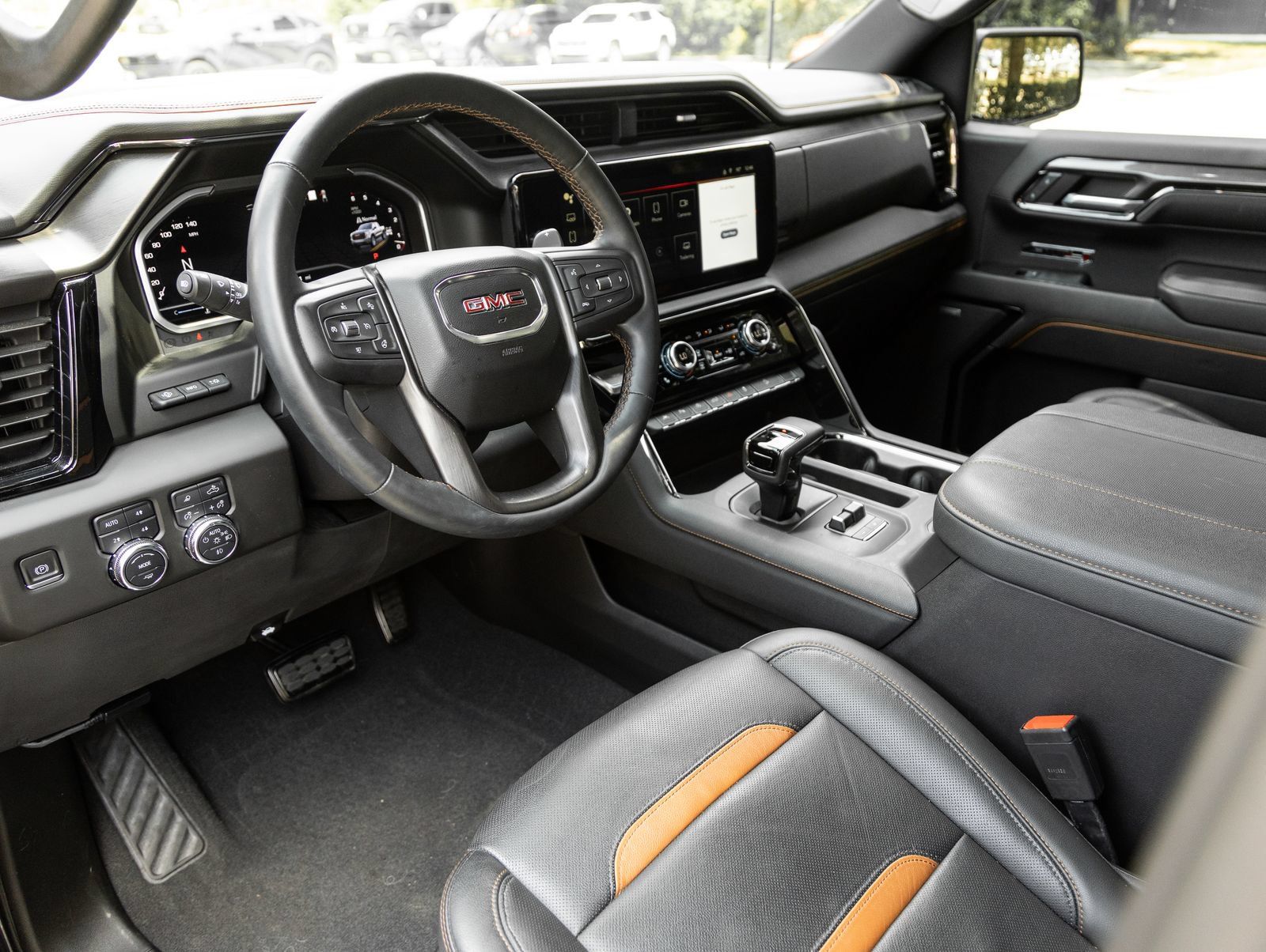 Used 2023 GMC Sierra 1500 AT4 w/ Technology Package AWD/4WD image 4