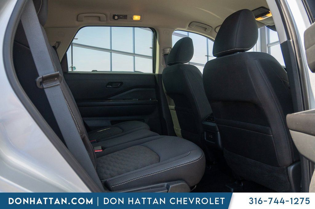 Used 2024 Nissan Pathfinder SV AWD/4WD image 23