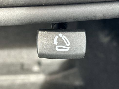 Used 2025 Chevrolet Malibu LT image 35