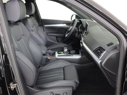 Certified 2025 Audi Q5 Prestige image 13
