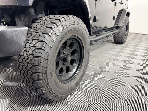 Used 2017 Jeep Wrangler Unlimited Sahara w/ Connectivity Group image 11