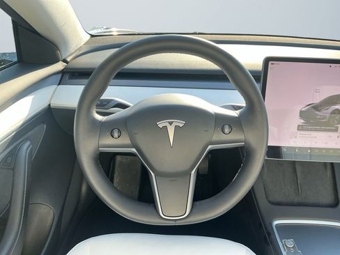 Used 2023 Tesla Model 3 Standard Range image 12