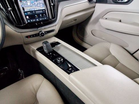 Certified 2025 Volvo XC60 B5 Plus w/ Climate Package image 8