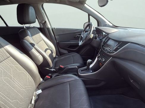 Used 2022 Chevrolet Trax LT w/ Driver Confidence Package AWD/4WD image 23