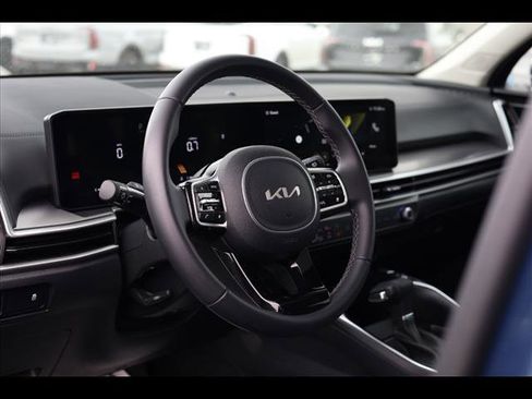 Used 2025 Kia Sorento S w/ Panoramic Sunroof Package image 6