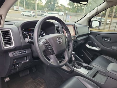 Used 2023 Nissan Frontier SV w/ SV Premium Package image 10