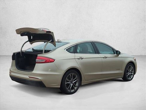 Used 2019 Ford Fusion Titanium image 5