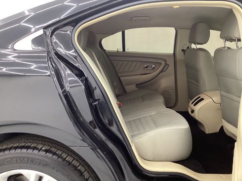 Used 2017 Ford Taurus SE image 21