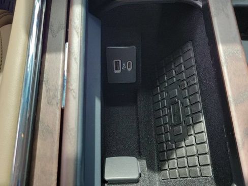 Certified 2024 Lincoln Navigator Reserve AWD/4WD image 30