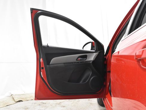 Used 2015 Chevrolet Cruze LT image 9