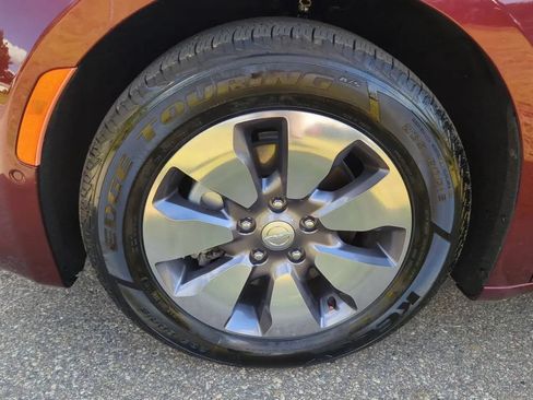 Used 2020 Chrysler Pacifica Limited FWD image 10