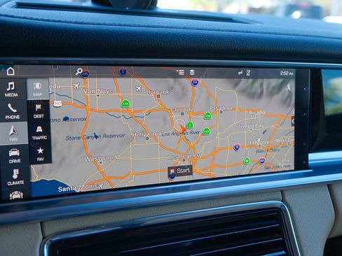 Used 2017 Porsche Panamera image 22