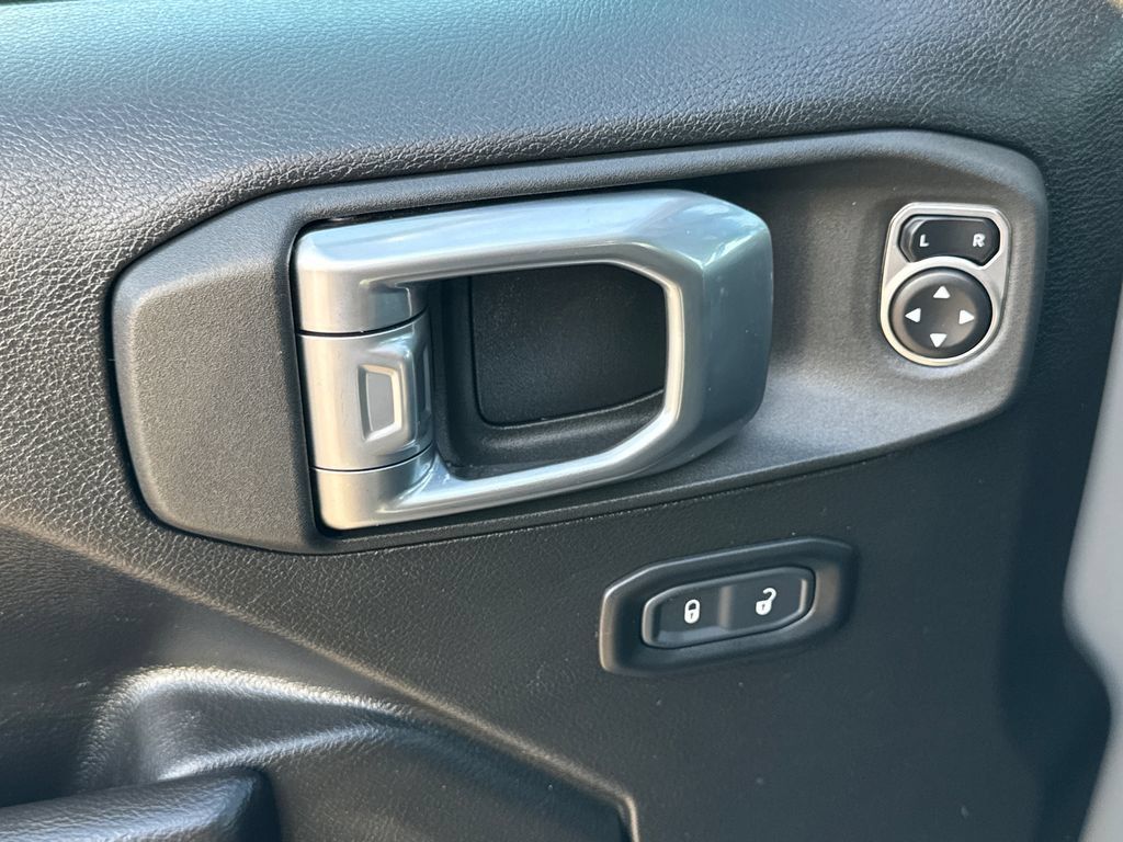 Certified 2023 Jeep Wrangler Unlimited w/ Sun & Screen Package AWD/4WD image 29