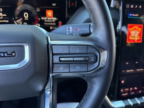 Used 2025 GMC Yukon Denali image 37