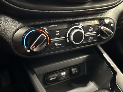 Used 2025 Kia Soul LX w/ LX Technology Package FWD image 18