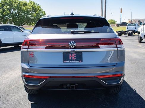Used 2024 Volkswagen Atlas Cross Sport SE image 6