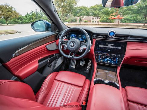 Used 2023 Maserati Grecale Modena image 32