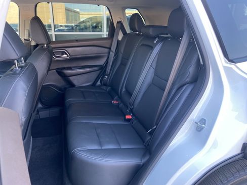 Used 2021 Nissan Rogue SL w/ Premium Package image 17