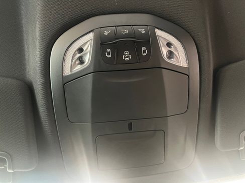 New 2025 Chrysler Pacifica Select w/ Fav Edition Package image 34