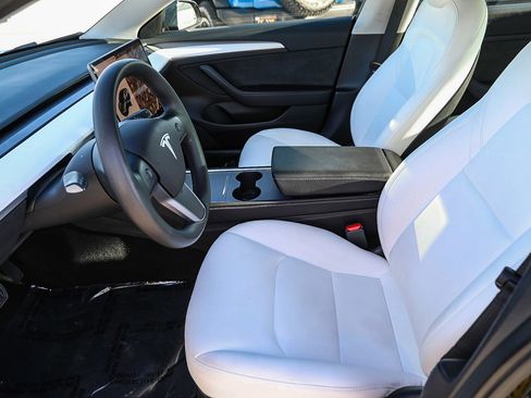 Used 2022 Tesla Model 3 image 17