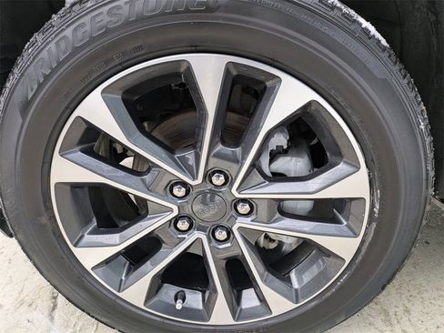 Used 2023 Jeep Grand Cherokee Overland image 9