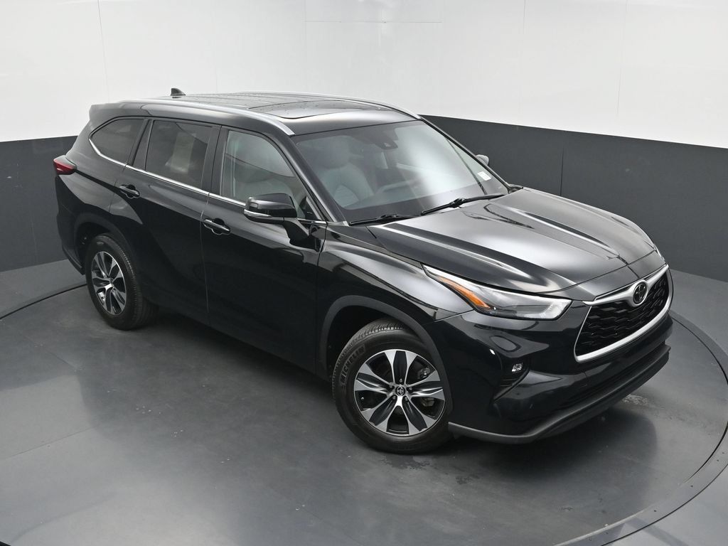 Used 2023 Toyota Highlander XLE FWD image 35