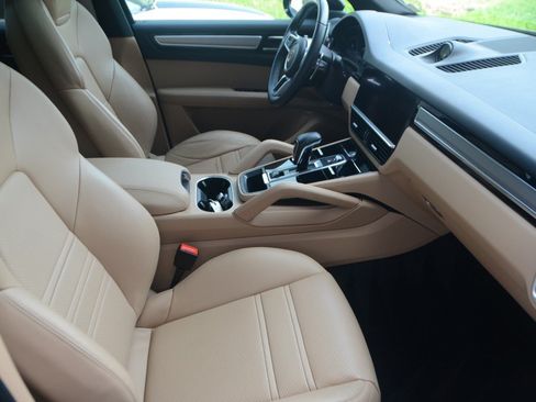 Used 2023 Porsche Cayenne Platinum Edition AWD/4WD image 12
