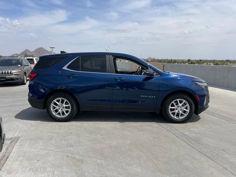 Used 2023 Chevrolet Equinox LT image 2