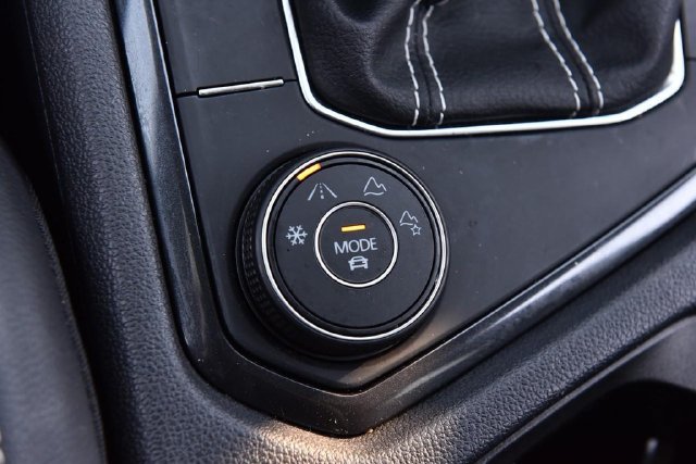 Certified 2023 Volkswagen Tiguan SE R-Line AWD/4WD image 17