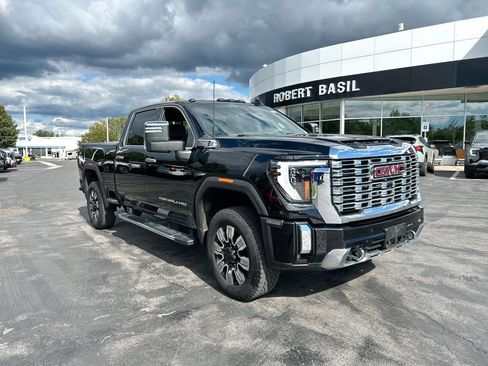 Used 2024 GMC Sierra 2500 Denali w/ Denali Reserve Package AWD/4WD image 2