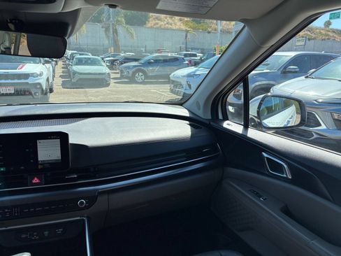 Used 2026 Kia Carnival FWD image 38