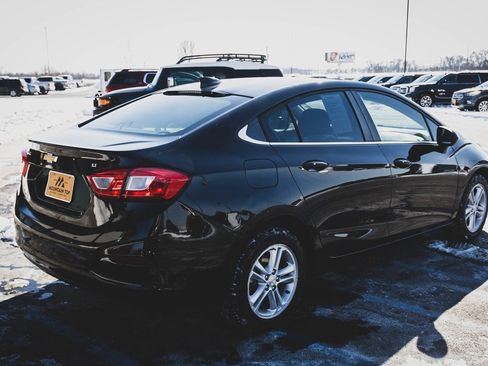 Used 2018 Chevrolet Cruze LT w/ Convenience Package image 12