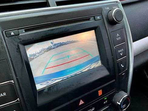 Used 2017 Toyota Camry SE image 21