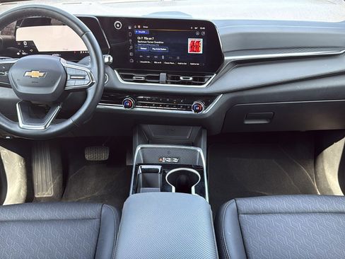 Used 2025 Chevrolet Equinox LT w/ Convenience Package II image 16