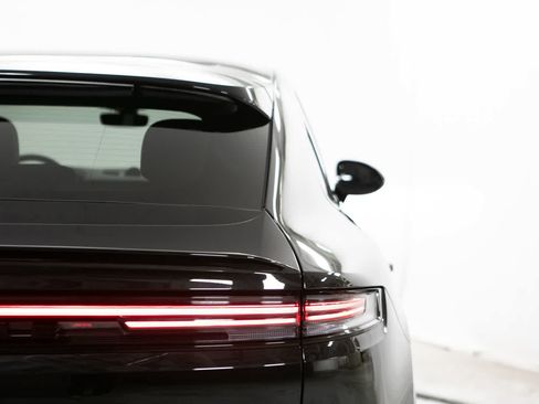 Used 2025 Porsche Cayenne Turbo AWD/4WD image 21