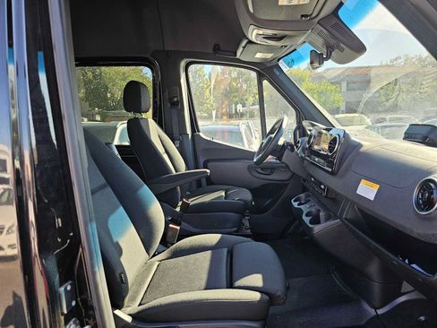 Used 2025 Mercedes-Benz Sprinter 3500 image 10