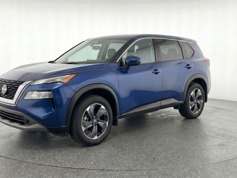 Used 2025 Nissan Rogue SV FWD image 3