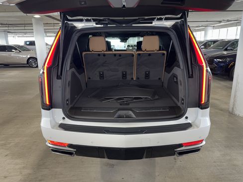 Used 2024 Cadillac Escalade ESV Premium Luxury w/ Performance Package AWD/4WD image 13
